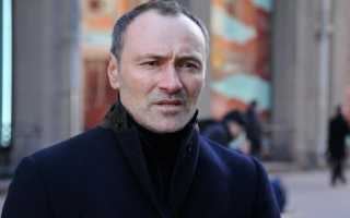 Михаил Ульянов и Алла Парфаньяк души не чаяли во внучке Лизоньке. Она выросла эффектной женщиной (фото)