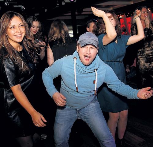 Артур Мартиросян брат гарика мартиросяна. Кто такой Артур Мартиросян и чем он занимается 03