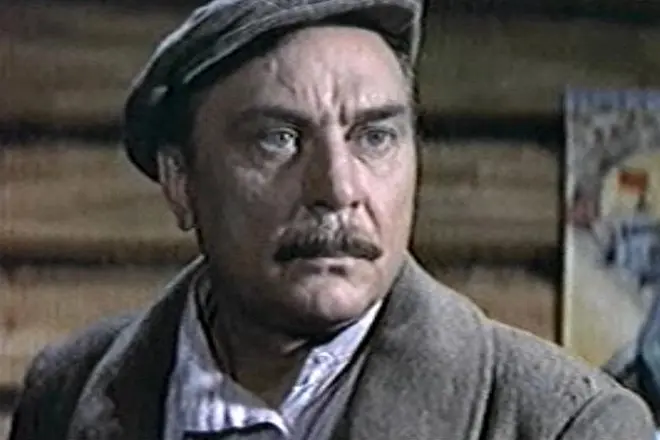 Евгений Матвеев в фильме «Любовь земная»