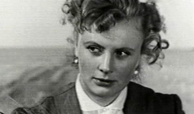 Ларионова была, как бы сейчас сказали, светской львицей