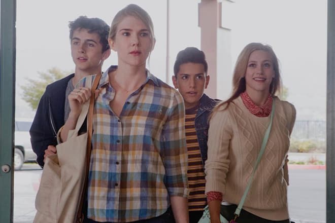 Лили Рейнхарт в фильме «Мисс Стивенс»