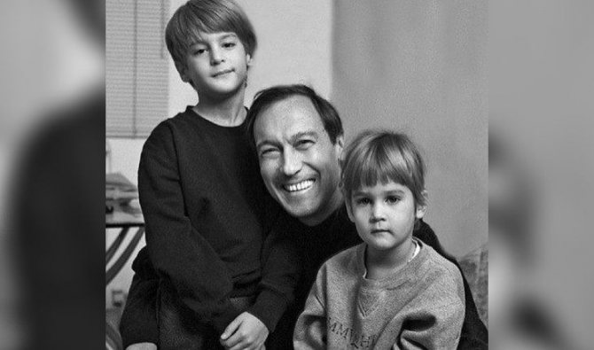 Олег Янковский с внуками