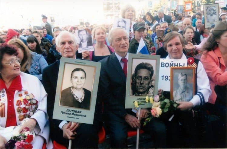 Рис. 1. В. Лановой был среди первых инициаторов проведения шествия в Москве