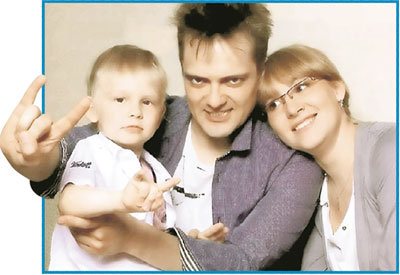 Шоумен с женой Татьяной и сыном Димой