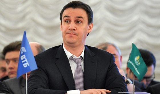 В середине 2000-х Дмитрий Патрушев стал сотрудником ОАО «Внешторгбанк» («Банк ВТБ»)